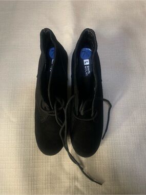 White Mountain Black Lace-Up Suede Ankle Boots